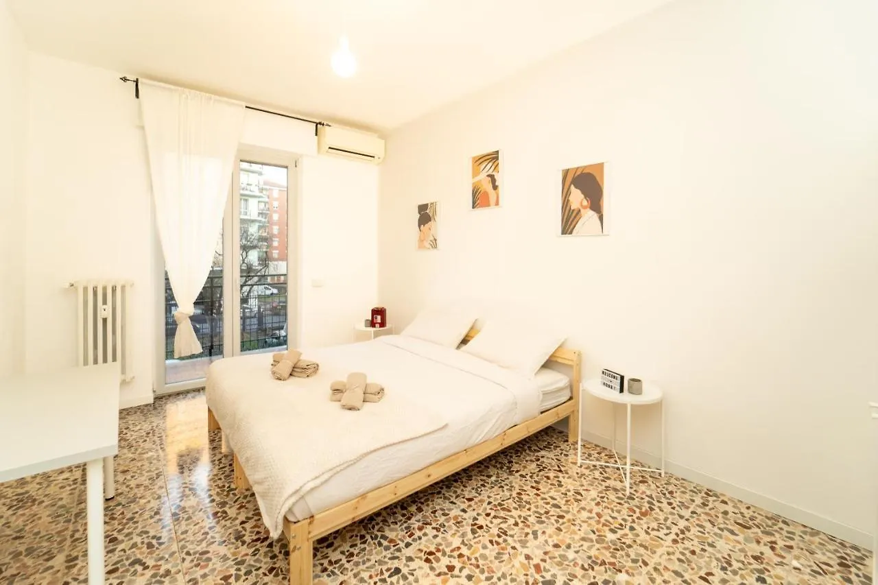 Appartement Trilocale Con Parcheggio Privato à Milan