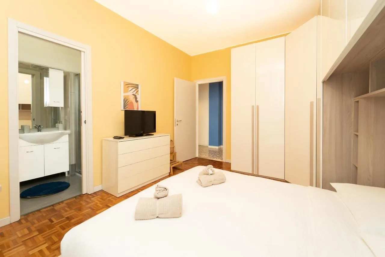 Appartement Trilocale Con Parcheggio Privato à Milan