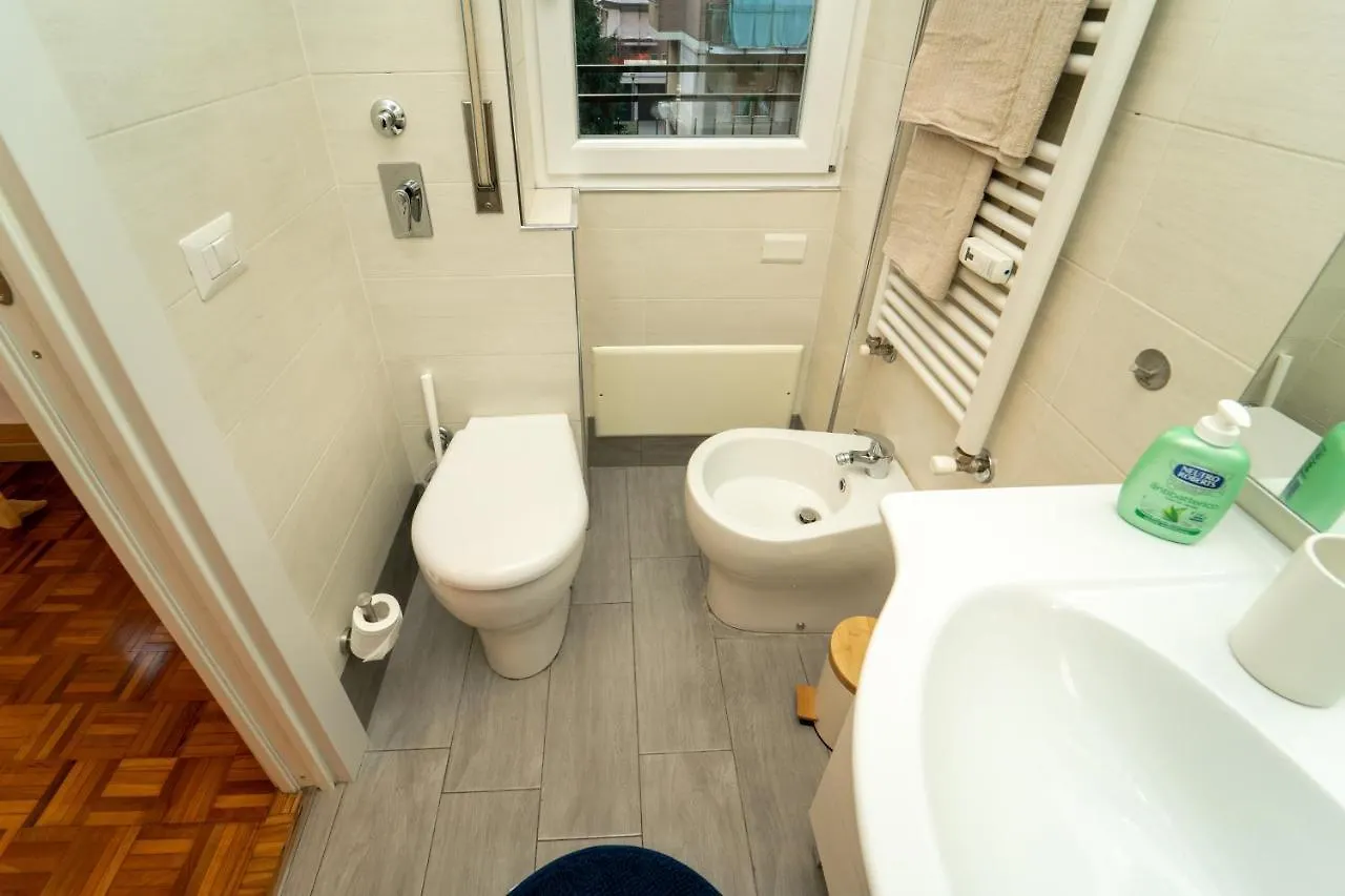 Appartement Trilocale Con Parcheggio Privato à Milan